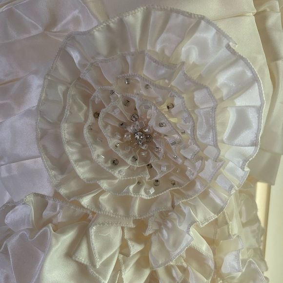 Used wedding gown. - Picture 9 of 15